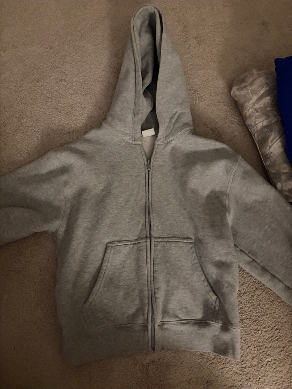 Aritzia Women's Grey Zip Hoodie - Classic Full-Zip Pullover